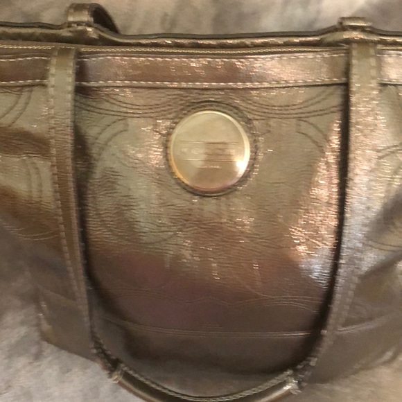 Coach Tote ๐ Signature Patent Leather Gold - Picture 2 of 16